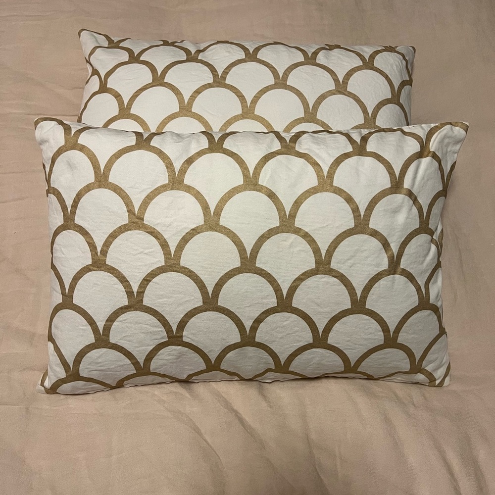 Caitlin Wilson gold scallop pillows